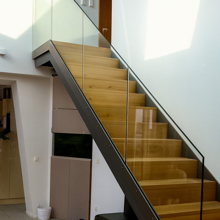 Innengeländer aus Metall / Glas