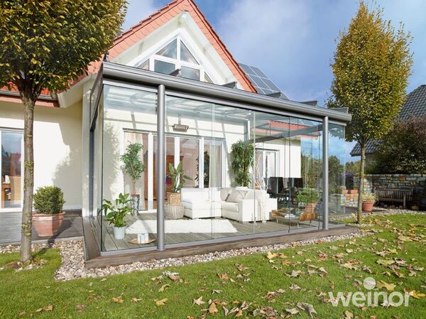 Die neuen Glasschiebewände von Weinor für Glasoasen und Terrasendächer sind jetzt noch leichtgängiger